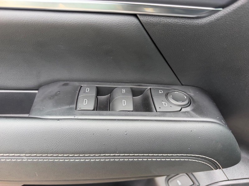 GMC Terrain Vehicle Full-screen Gallery Image 17