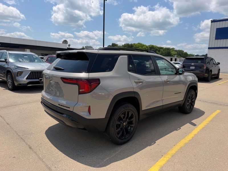 GMC Terrain Vehicle Full-screen Gallery Image 3