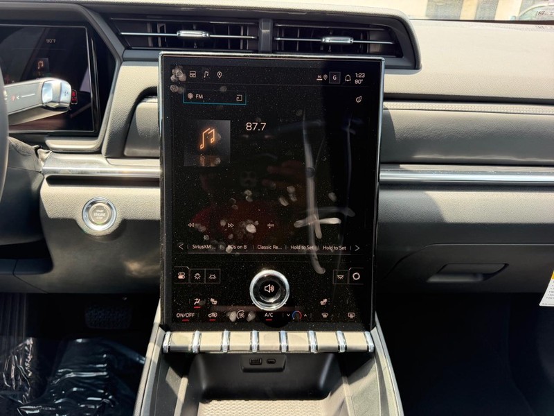 GMC Terrain Vehicle Full-screen Gallery Image 13