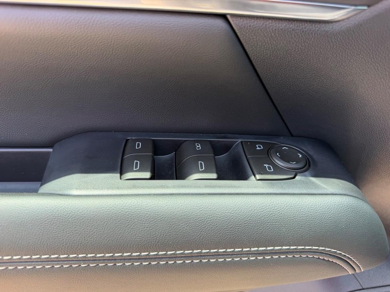 GMC Terrain Vehicle Full-screen Gallery Image 16