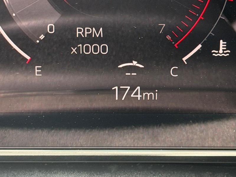 GMC Terrain Vehicle Full-screen Gallery Image 18