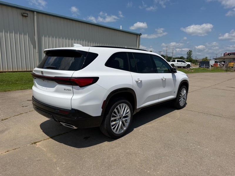 Buick Enclave Vehicle Full-screen Gallery Image 3