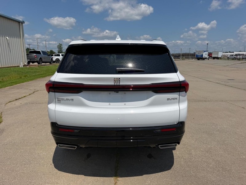 Buick Enclave Vehicle Full-screen Gallery Image 4