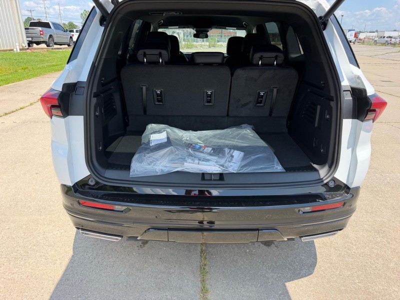 Buick Enclave Vehicle Full-screen Gallery Image 5