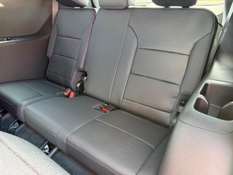 Buick Enclave Vehicle Full-screen Gallery Image 8