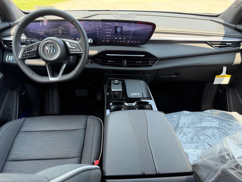 Buick Enclave Vehicle Full-screen Gallery Image 11