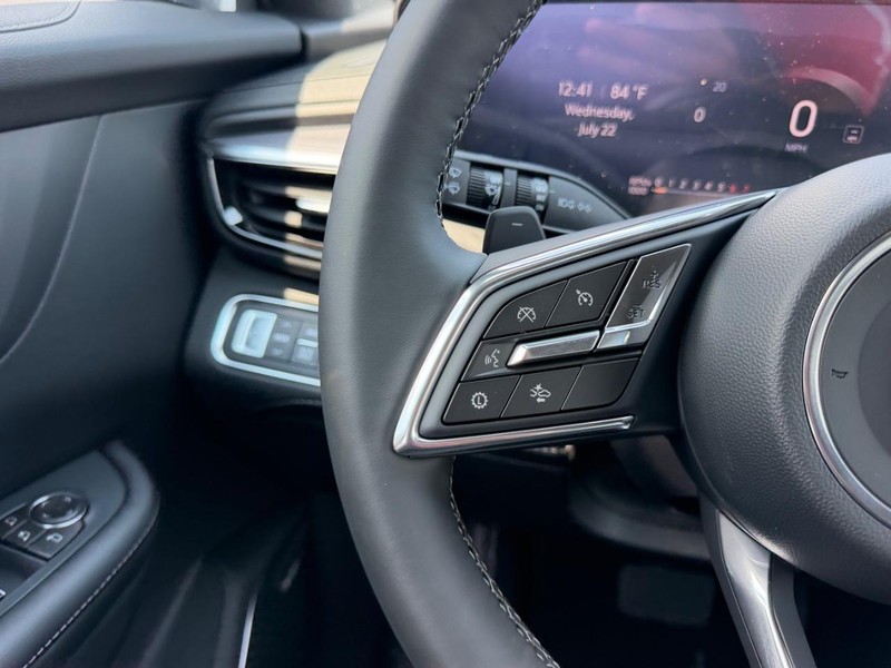 Buick Enclave Vehicle Full-screen Gallery Image 13
