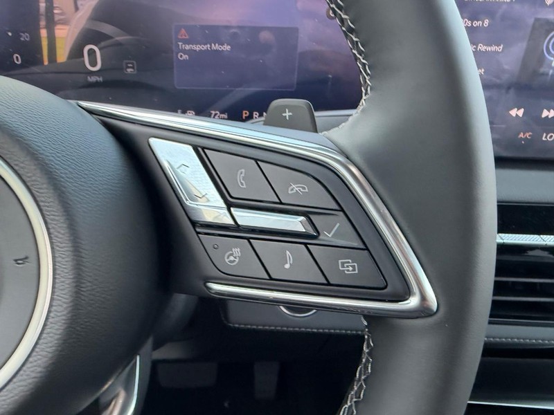 Buick Enclave Vehicle Full-screen Gallery Image 14