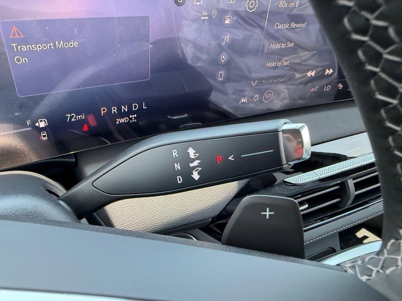 Buick Enclave Vehicle Full-screen Gallery Image 15