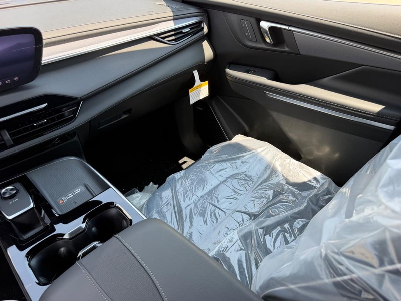 Buick Enclave Vehicle Full-screen Gallery Image 17