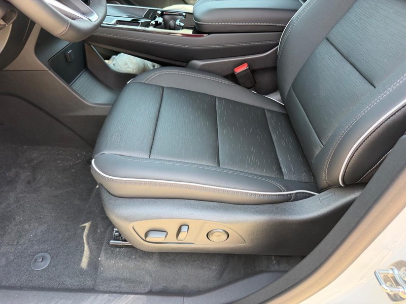Buick Enclave Vehicle Full-screen Gallery Image 20