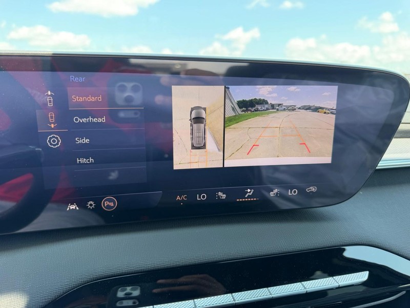 Buick Enclave Vehicle Full-screen Gallery Image 22