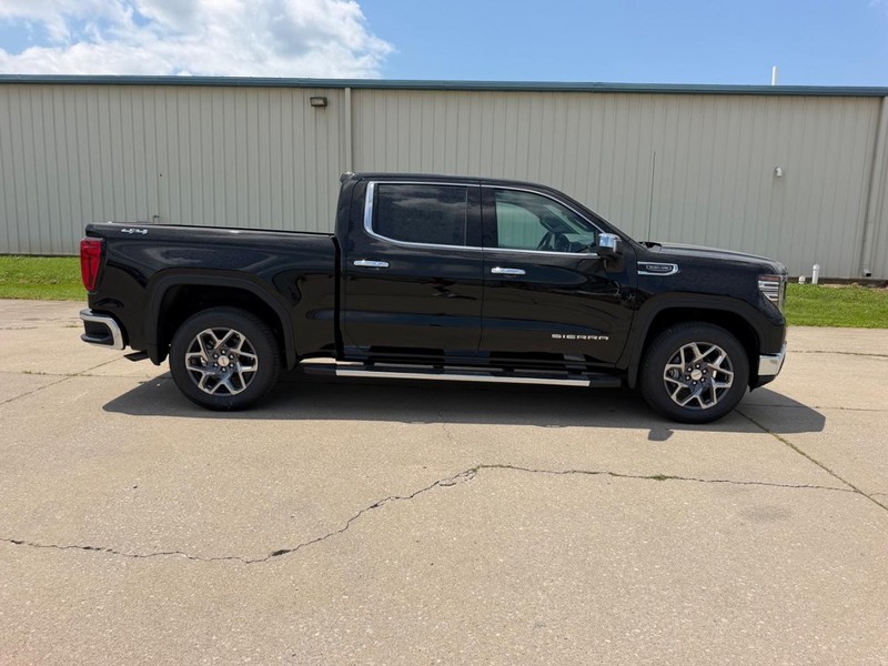 GMC Sierra 1500 Vehicle Full-screen Gallery Image 2
