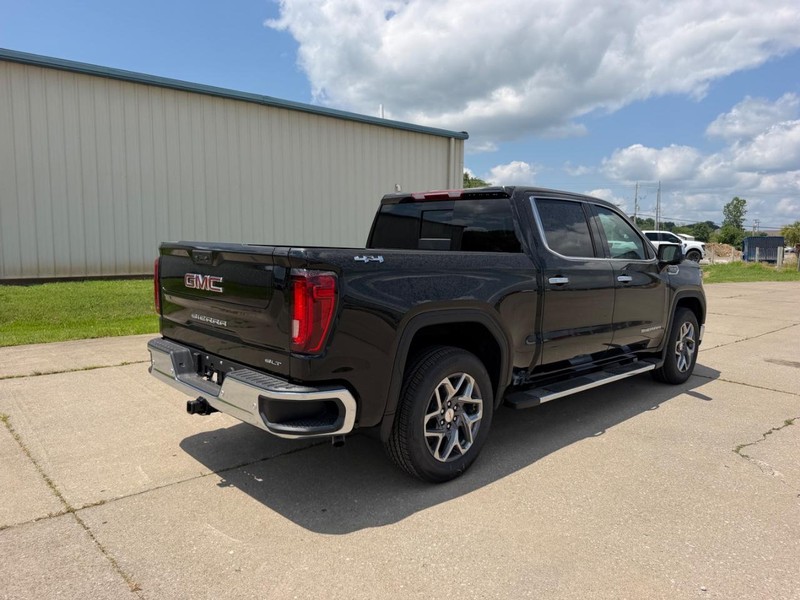 GMC Sierra 1500 Vehicle Full-screen Gallery Image 3