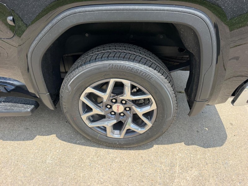 GMC Sierra 1500 Vehicle Full-screen Gallery Image 6