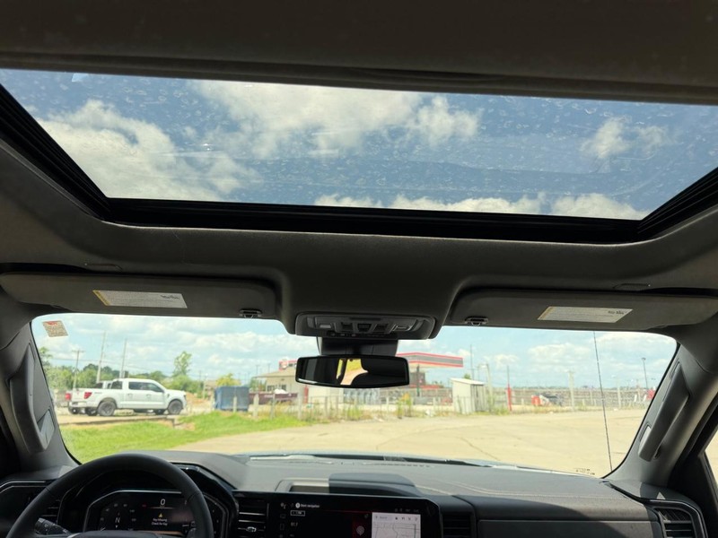 GMC Sierra 1500 Vehicle Full-screen Gallery Image 8