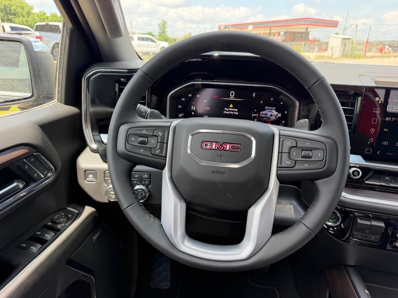 GMC Sierra 1500 Vehicle Full-screen Gallery Image 10