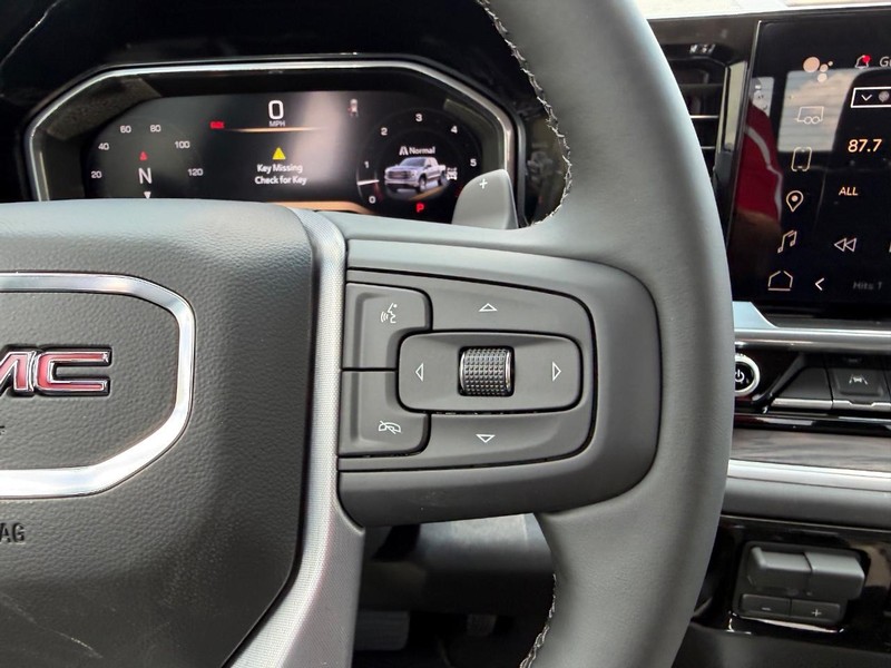 GMC Sierra 1500 Vehicle Full-screen Gallery Image 12