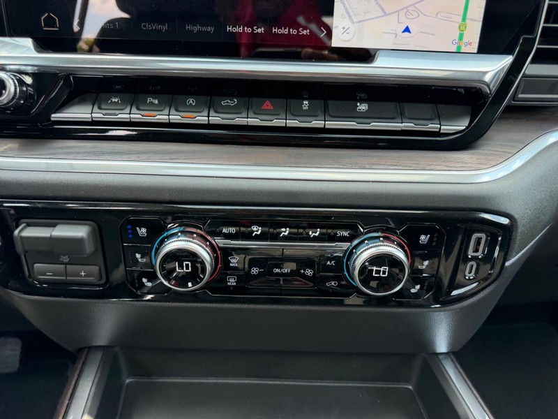 GMC Sierra 1500 Vehicle Full-screen Gallery Image 14