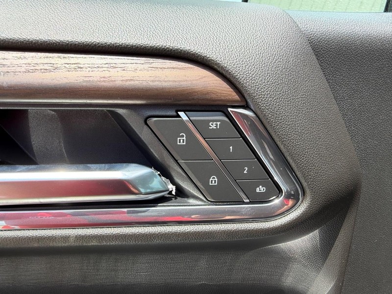 GMC Sierra 1500 Vehicle Full-screen Gallery Image 18