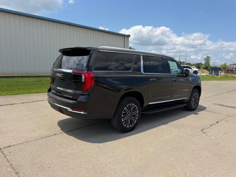 GMC Yukon XL Vehicle Full-screen Gallery Image 3