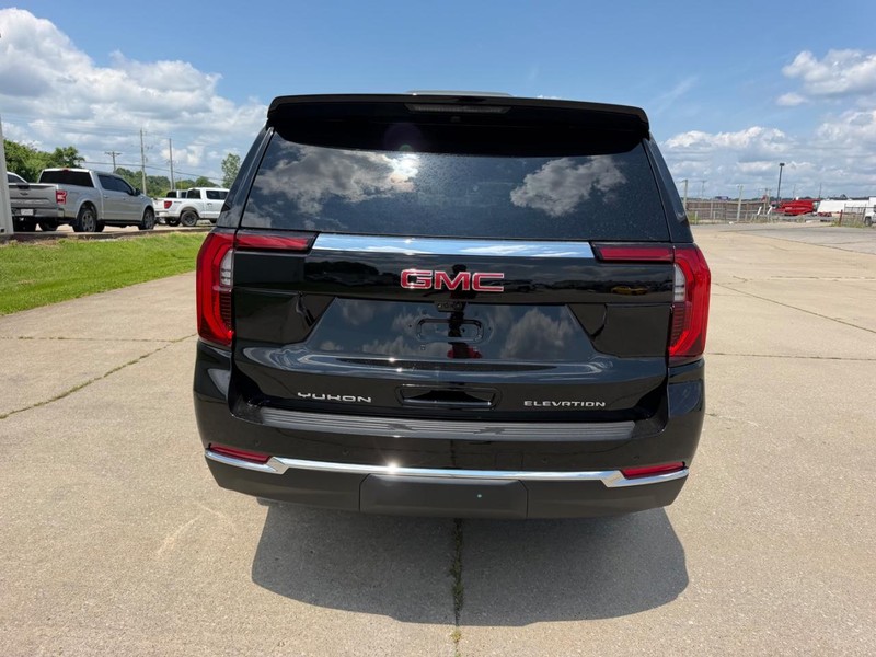 GMC Yukon XL Vehicle Full-screen Gallery Image 4