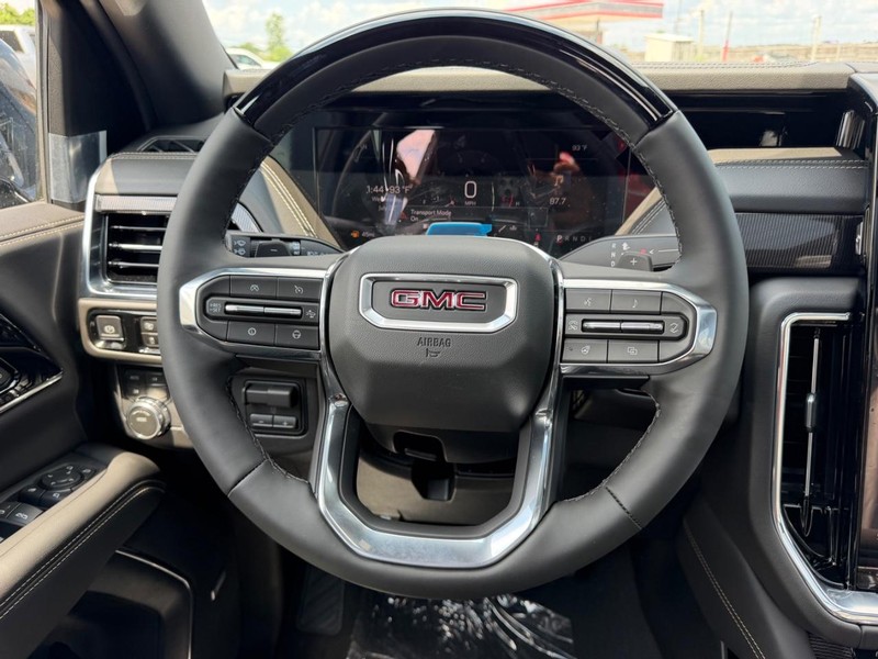 GMC Yukon XL Vehicle Full-screen Gallery Image 14
