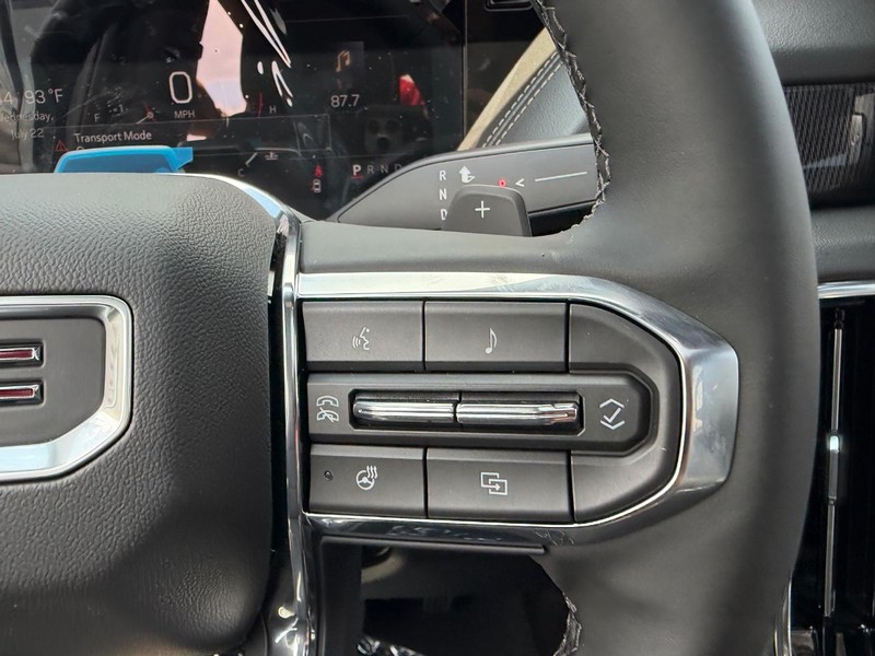 GMC Yukon XL Vehicle Full-screen Gallery Image 16