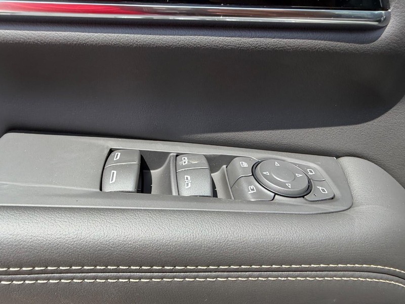 GMC Yukon XL Vehicle Full-screen Gallery Image 21