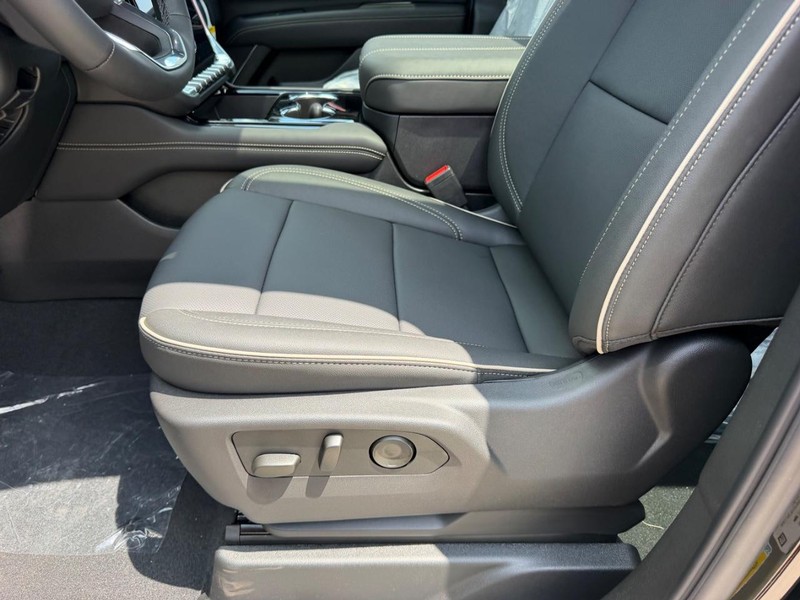 GMC Yukon XL Vehicle Full-screen Gallery Image 23