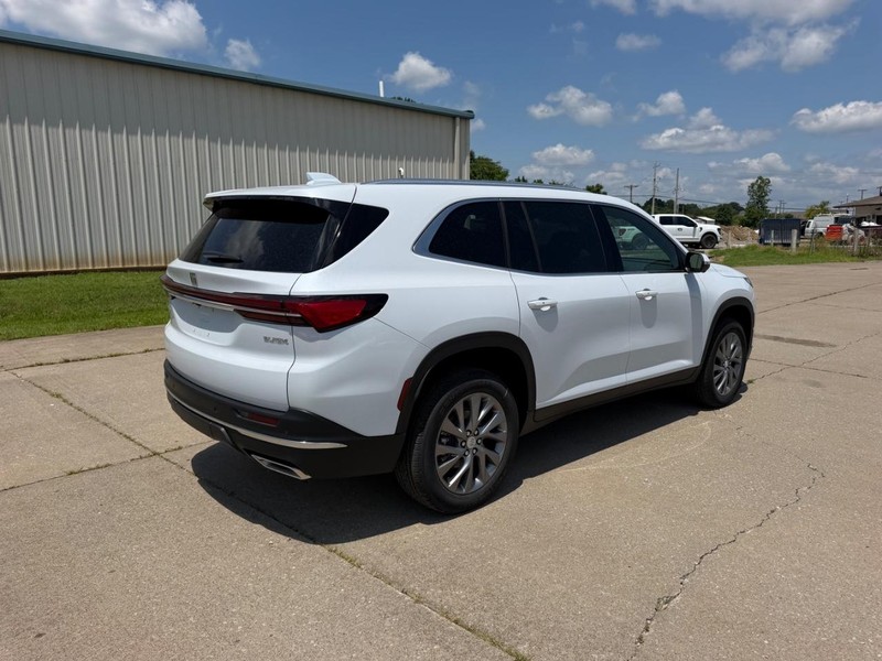 Buick Enclave Vehicle Full-screen Gallery Image 3
