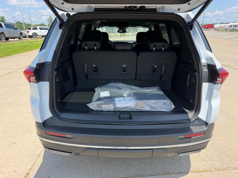 Buick Enclave Vehicle Full-screen Gallery Image 5