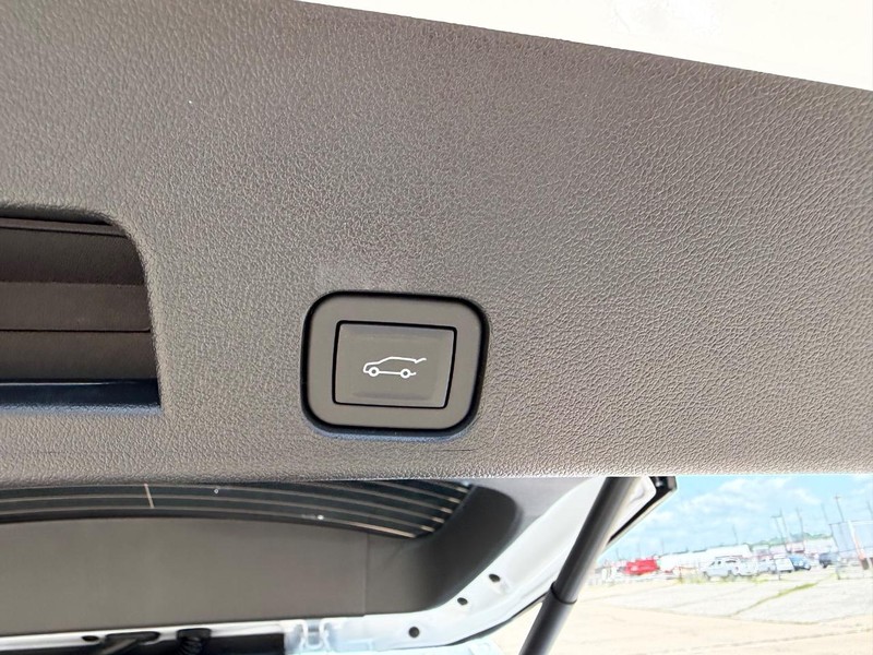 Buick Enclave Vehicle Full-screen Gallery Image 6