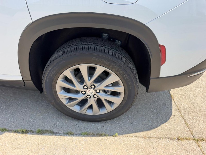 Buick Enclave Vehicle Full-screen Gallery Image 7