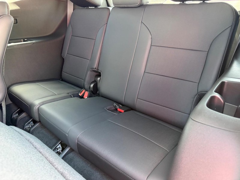 Buick Enclave Vehicle Full-screen Gallery Image 8