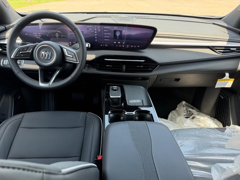 Buick Enclave Vehicle Full-screen Gallery Image 11