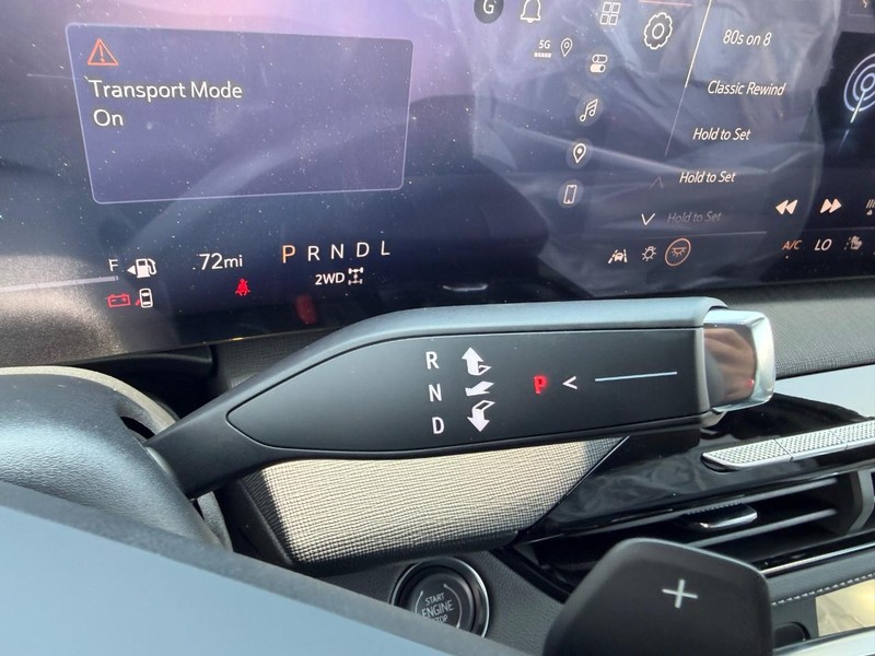 Buick Enclave Vehicle Full-screen Gallery Image 15