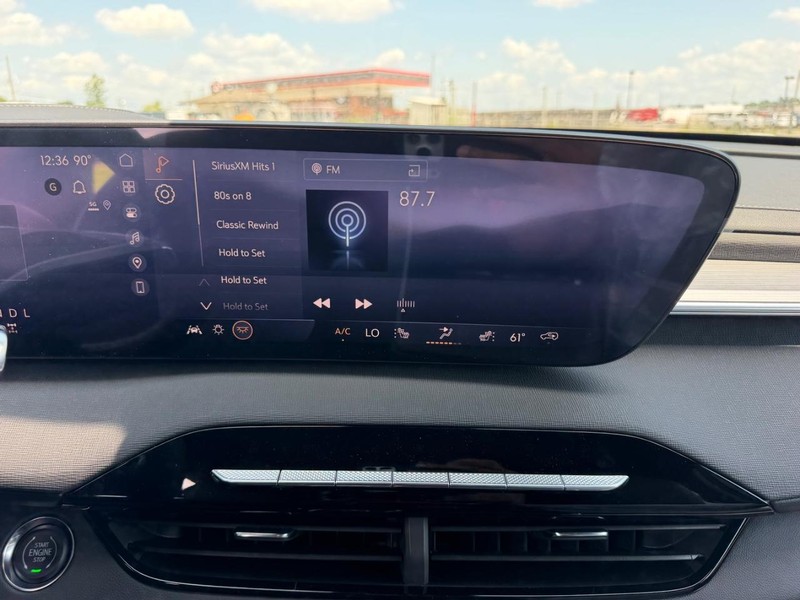Buick Enclave Vehicle Full-screen Gallery Image 16