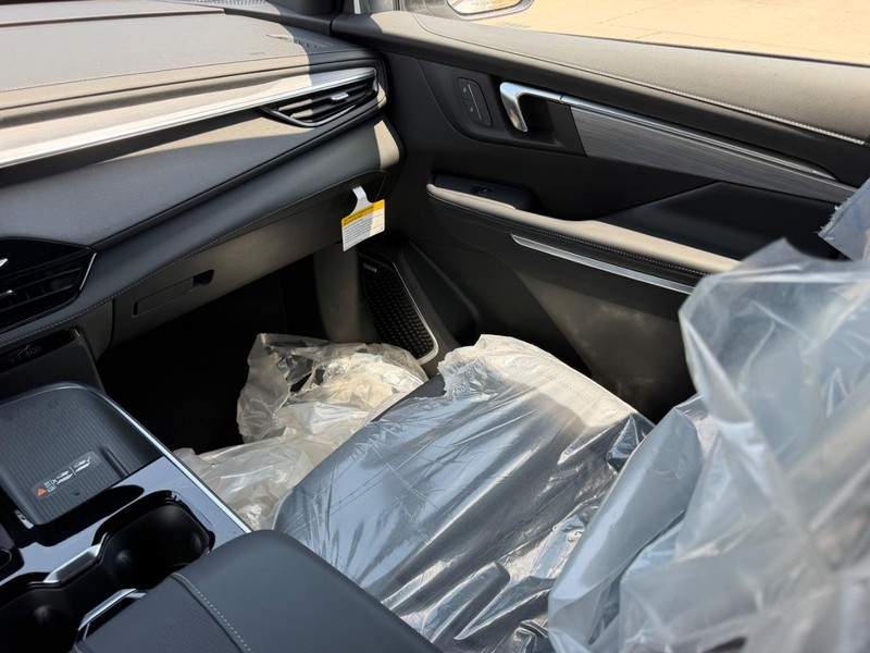 Buick Enclave Vehicle Full-screen Gallery Image 17