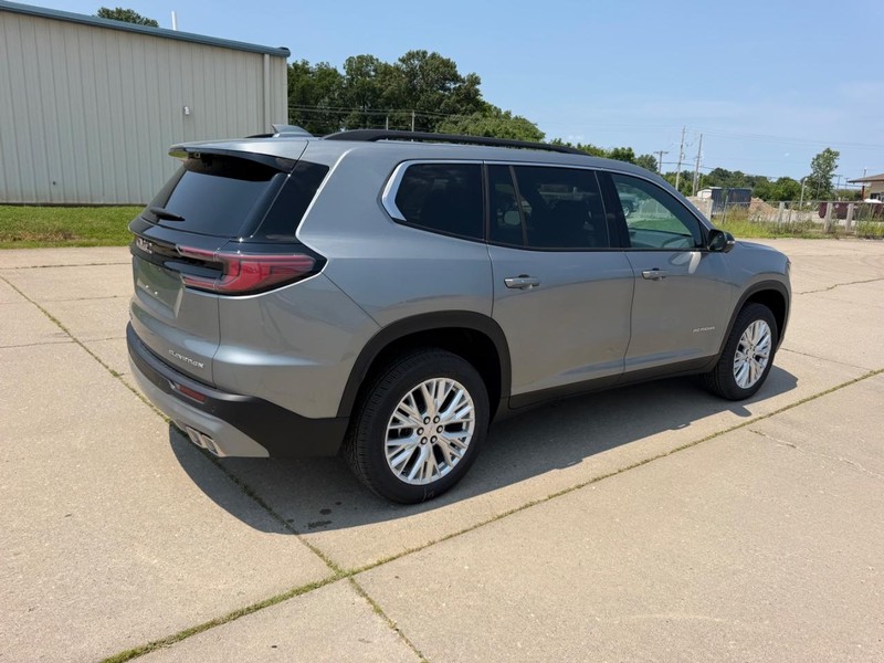 GMC Acadia Vehicle Full-screen Gallery Image 3
