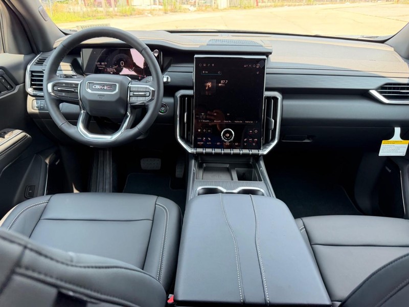 GMC Acadia Vehicle Full-screen Gallery Image 11