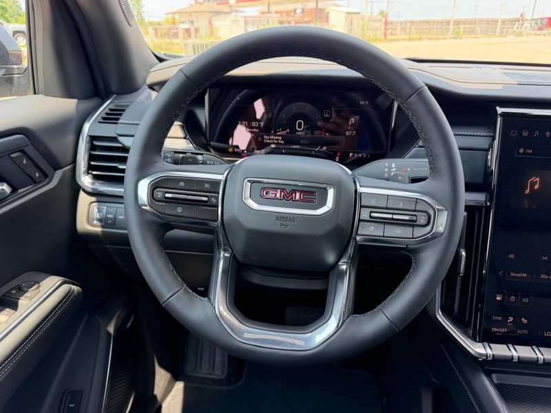 GMC Acadia Vehicle Full-screen Gallery Image 12