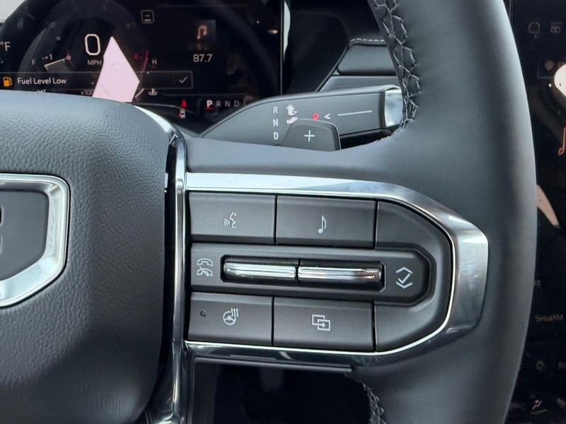 GMC Acadia Vehicle Full-screen Gallery Image 14