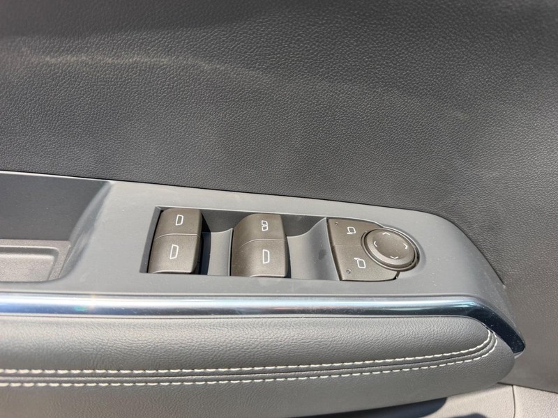 GMC Acadia Vehicle Full-screen Gallery Image 19
