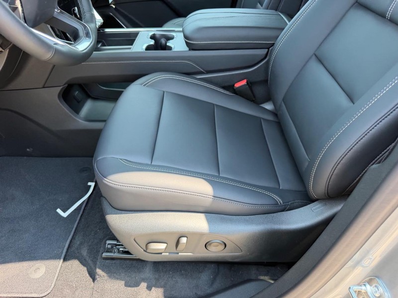 GMC Acadia Vehicle Full-screen Gallery Image 20