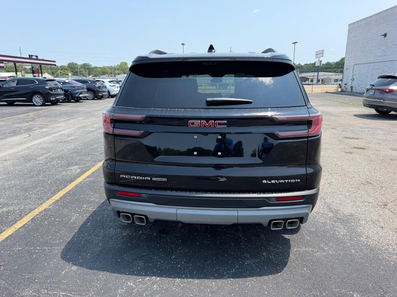 GMC Acadia Vehicle Full-screen Gallery Image 4