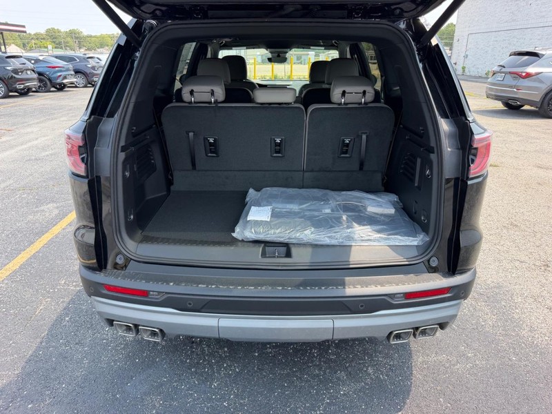 GMC Acadia Vehicle Full-screen Gallery Image 5