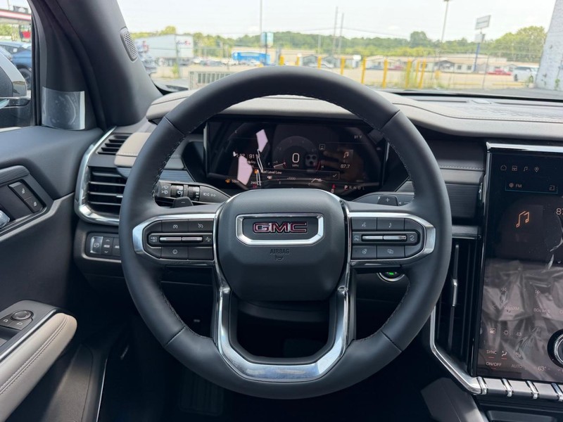 GMC Acadia Vehicle Full-screen Gallery Image 12