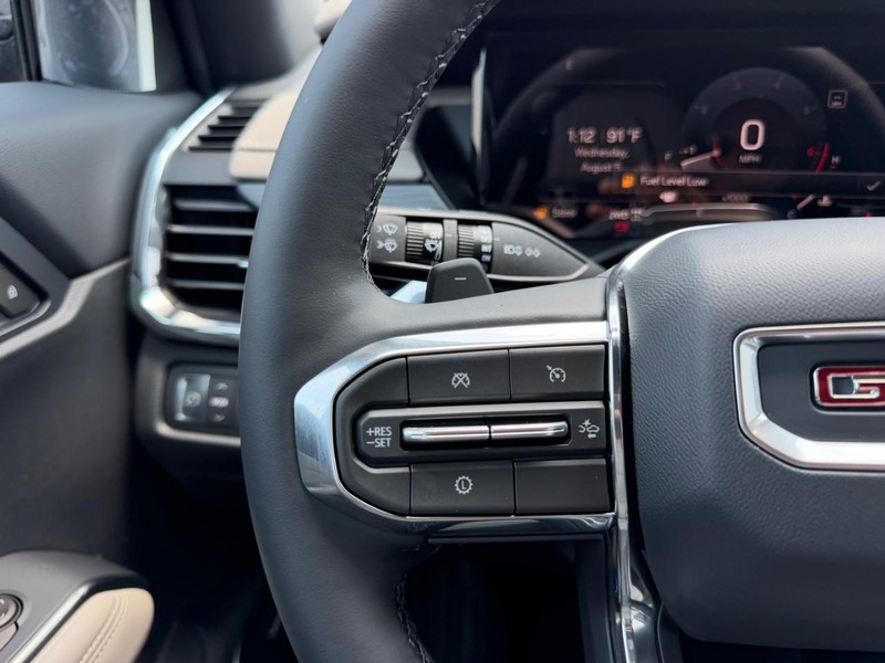 GMC Acadia Vehicle Full-screen Gallery Image 13