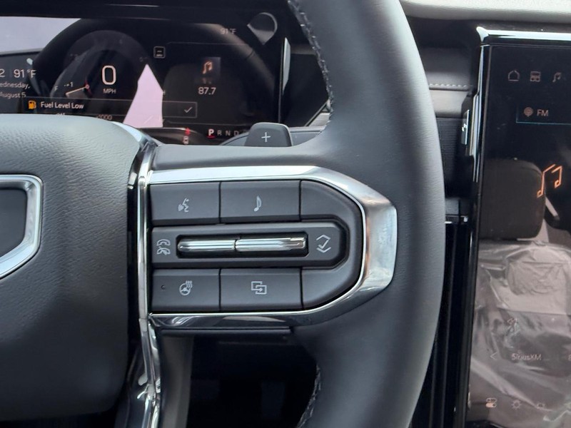 GMC Acadia Vehicle Full-screen Gallery Image 14